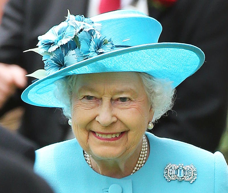 6/19/2014 - Ascot, England, United Kingdom: Image licensed to i-Images / Polaris) Picture Agency. 19/06/2014. Ascot, United Kingdom. The Queen arriving at Ladies Day at Royal Ascot (Stephen Lock / i-Images / Polaris) /// FILE PHOTO - Queen Elizabeth sends the first royal tweet under her own name