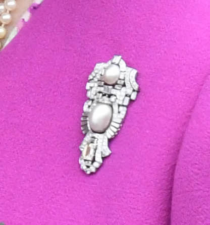 Art deco pearl traingle brooch