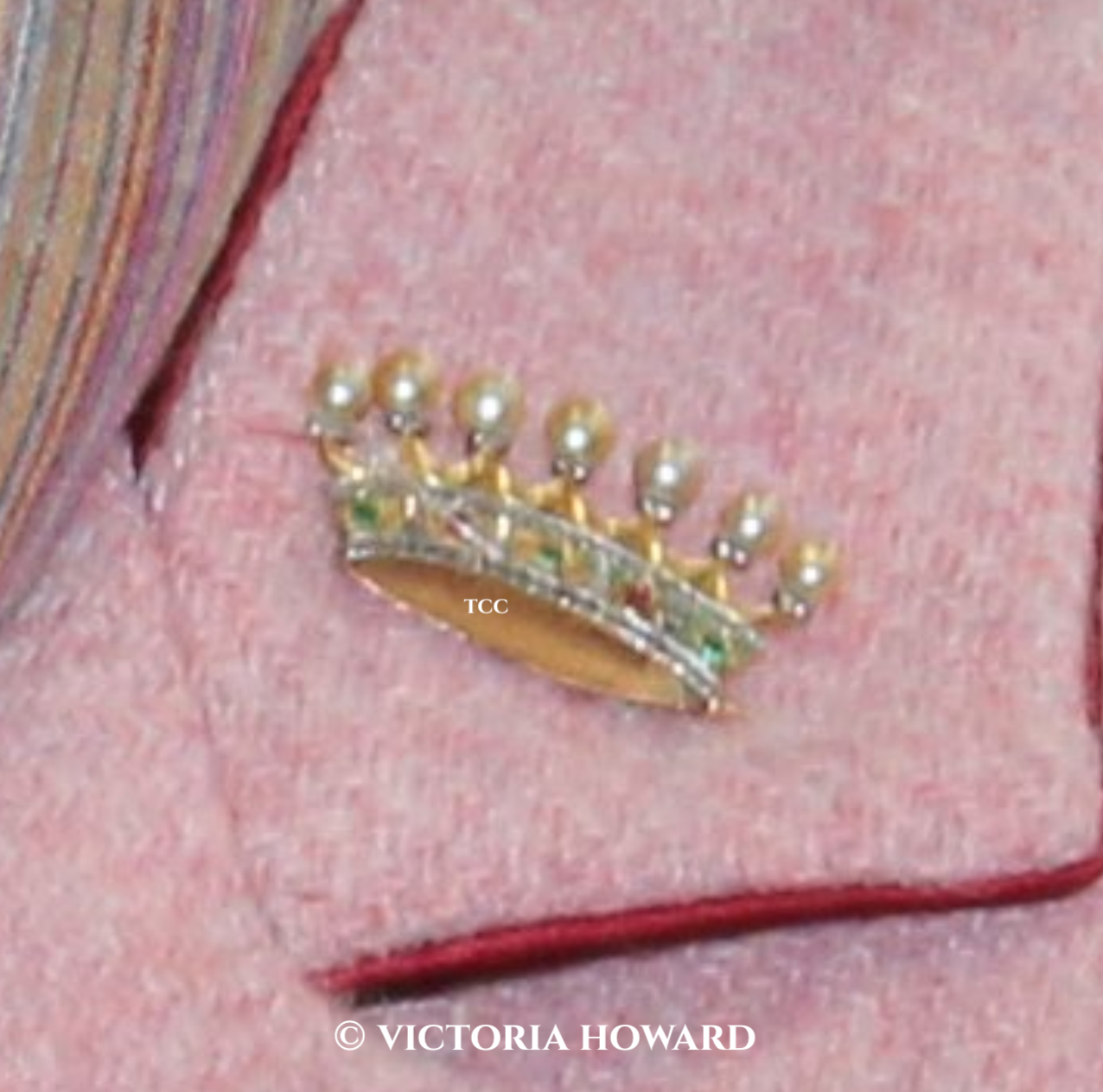 Crown brooch