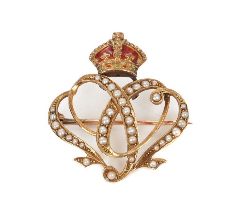 A closer look at the 1902 Coronation Brooch.