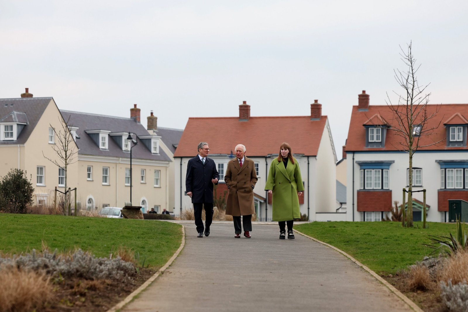 Charles, Sir Keir Starmer and Angela Rayner visited Kew An Lergh Development. (10 Downing Street)