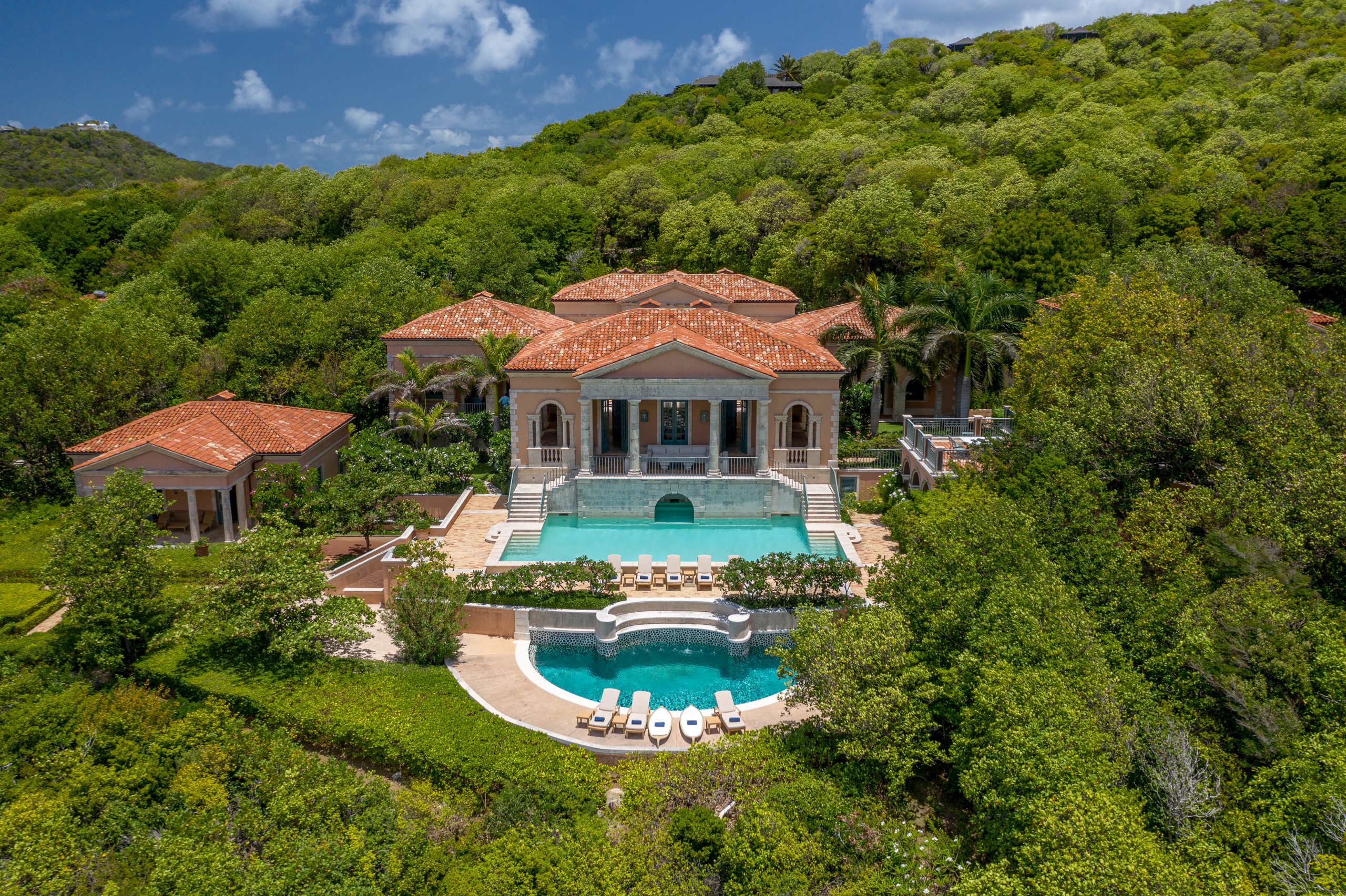 Mustique - the royal holiday playground • The Crown Chronicles