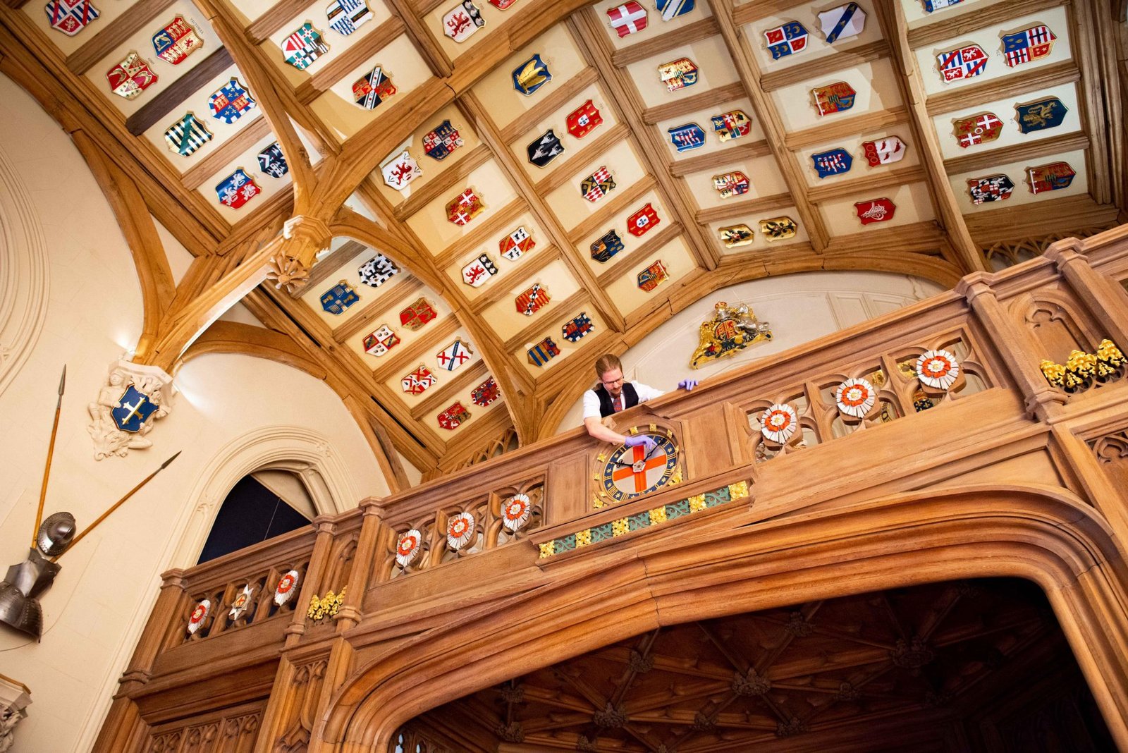 Queen First Using Clock Clocks go back at royal residences - which takes staff 40 hours! • The ...