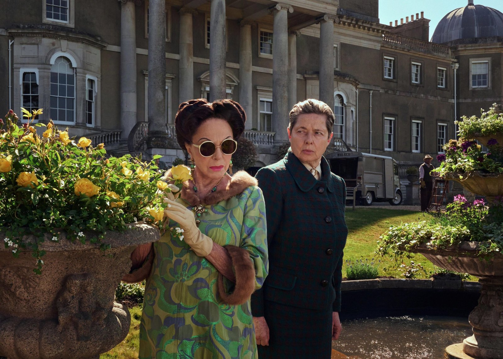 A first look at Dame Joan Collins as Wallis Simpson.