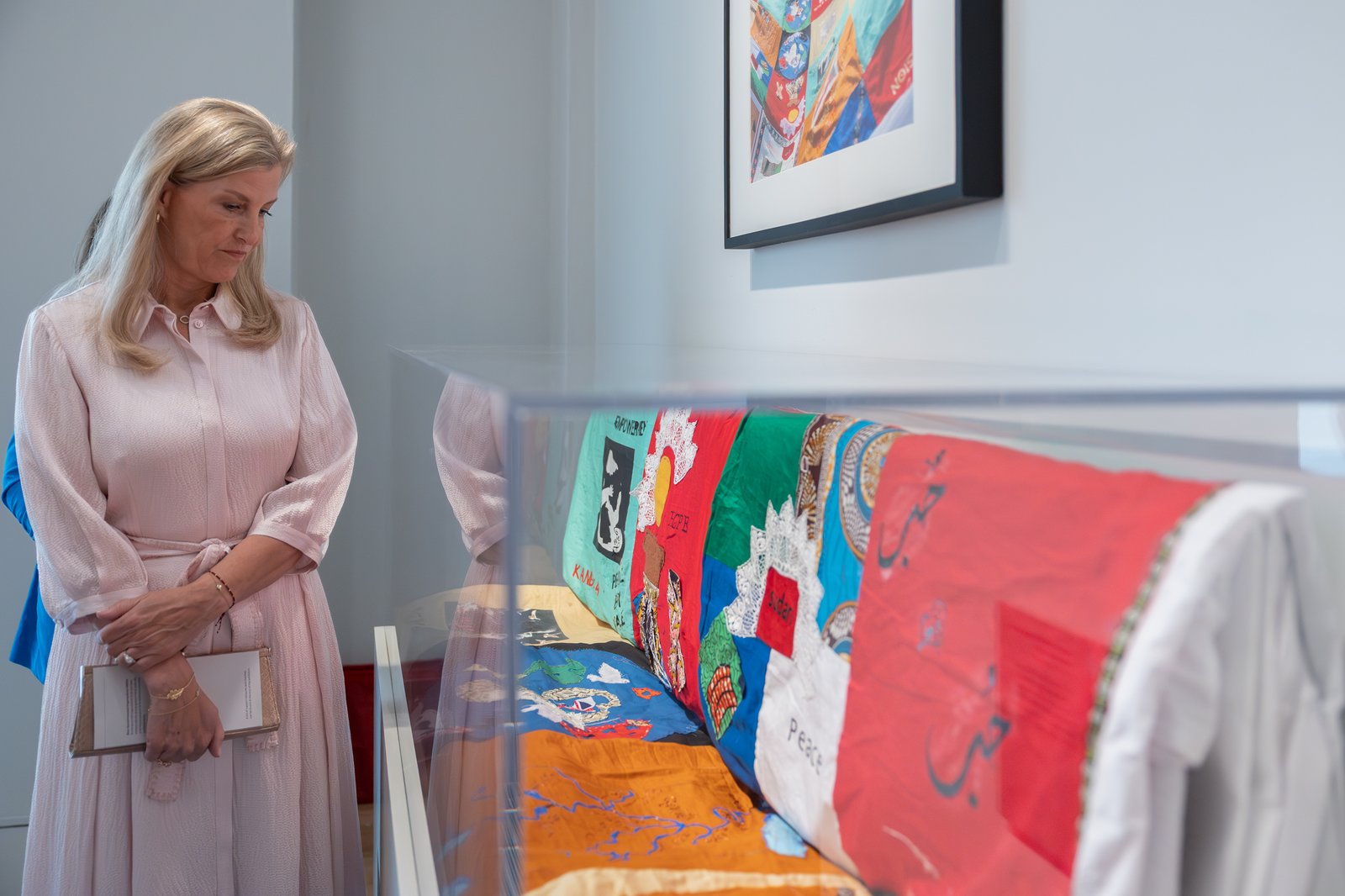 The Duchess saw the new exhibition on sexual violence in conflict. (© IWM)