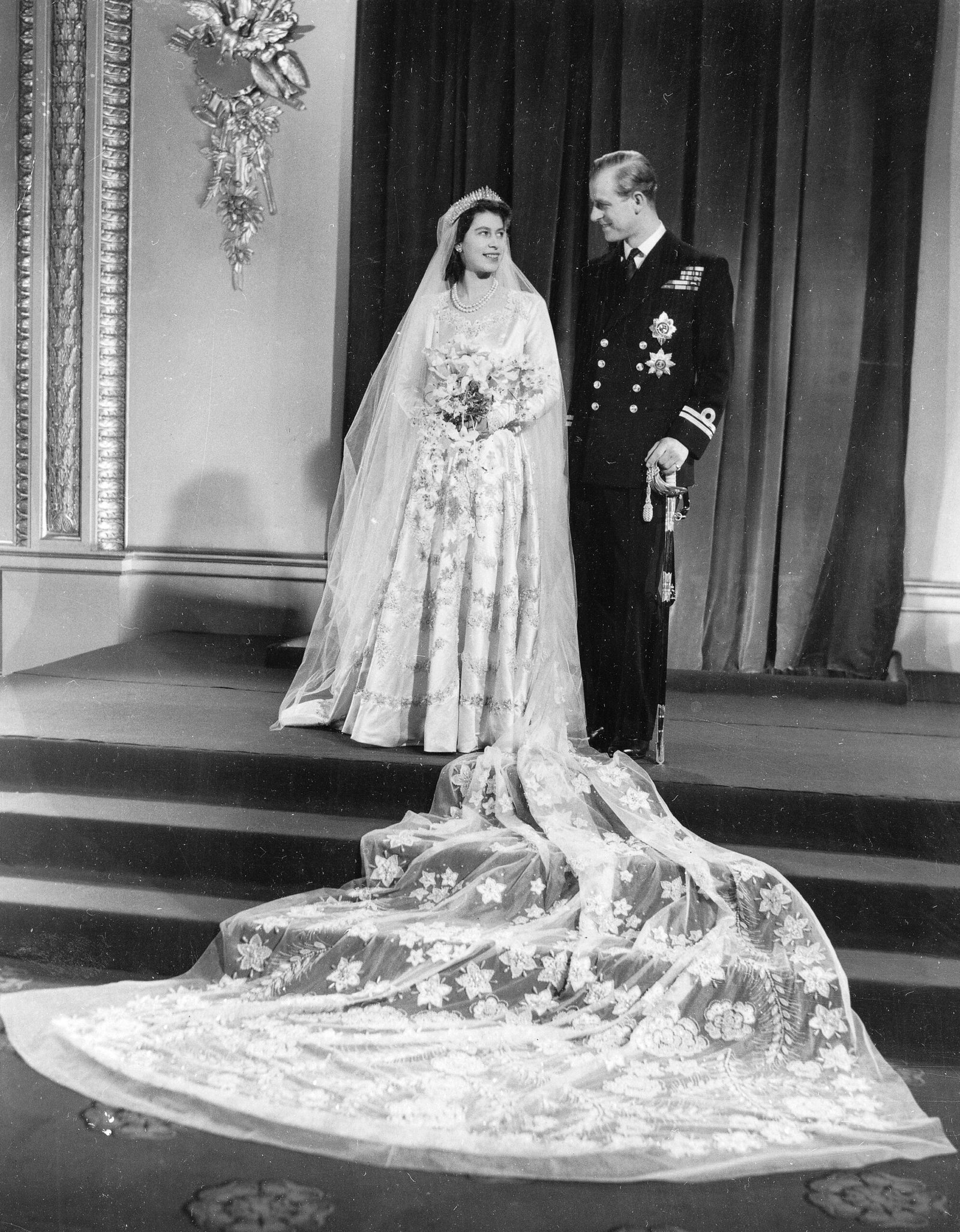 The wedding dress of Elizabeth II will form a new exhibition to mark what would have been Her late Majesty's 100 birthday. (WikiCommons).
