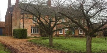 New photos of Andrew Mountbatten-Windsor in Epstein Files – Kier Starmer says he should testify