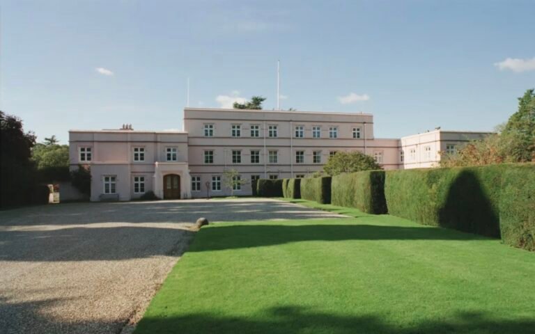 Royal residences: Royal Lodge