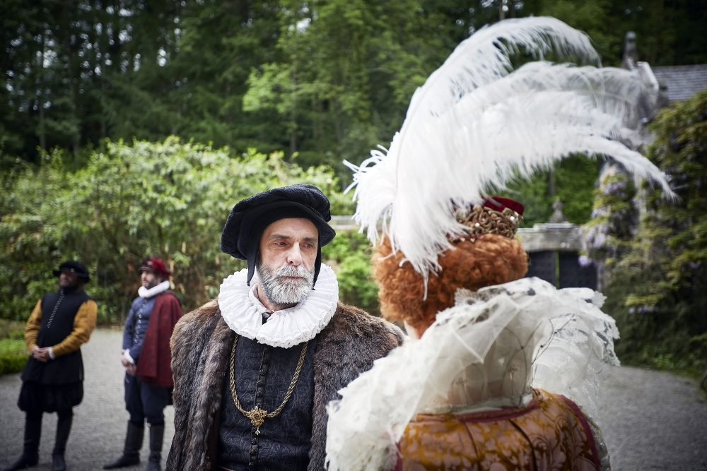 William Cecil speaks to Queen Elizabeth I (72 Films/Richard Outram/BBC)