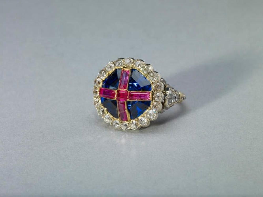Queen Victoria's ring used in her coronation. (RCT).