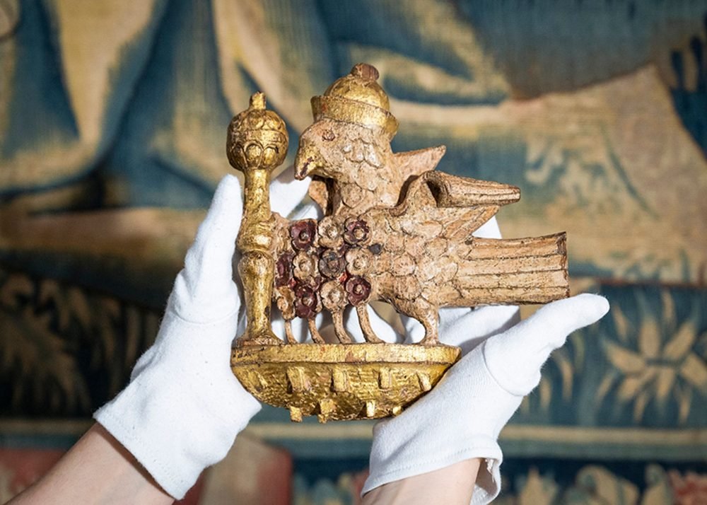 The white falcon carving was a symbol of Anne Boleyn (HRP)