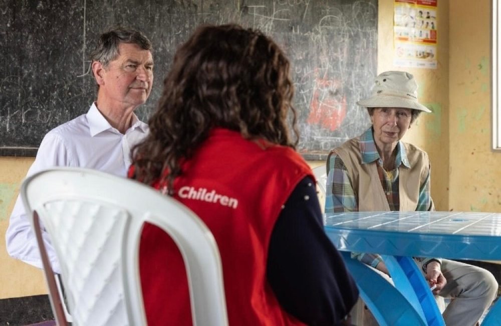 The couple visited a refugee settlement. (Save the Children).
