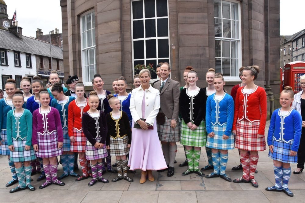 the earl and countess of forfar visit their new earldom (royal family)