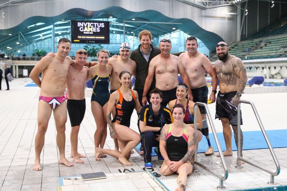Prince Harry gets to know the Australian Invictus swimming team (Kensington Royal)