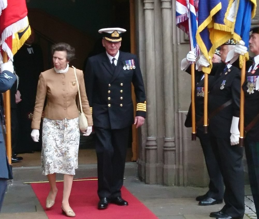 Princess Anne attended a service to remember the mena dnw omen of Dundee who lost their lives in WWI. ()