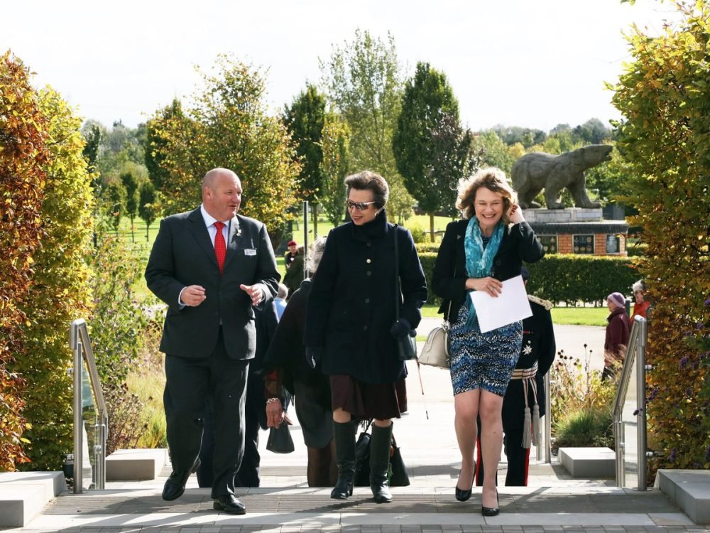 DLYRyZ_XkAEbZtR princess anne at the national memorial arboretum (nma)