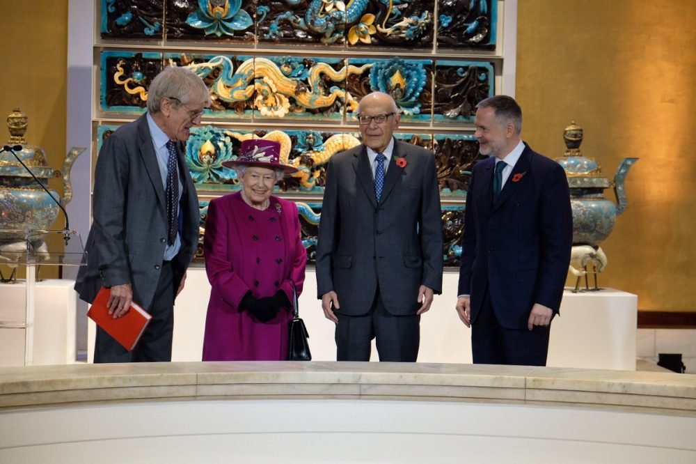 DOH1BRMW4AAXc_r her majesty officially opens the sir joseph hotung gallery (royal family)