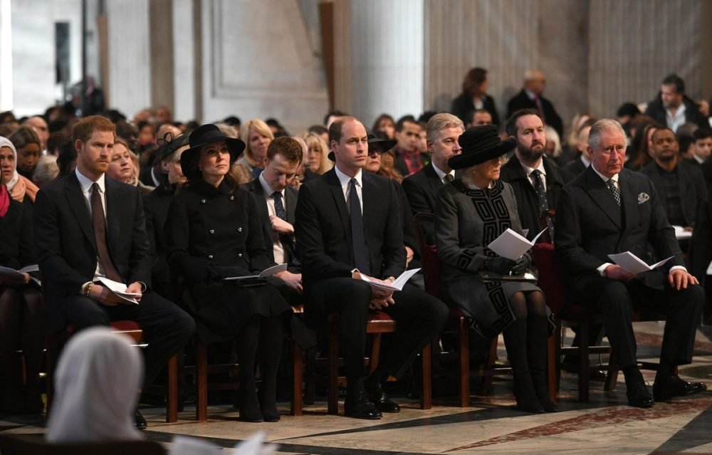 DRA5dpLXkAESvGg Prince Charles and Camilla were joined by The duke and duchess of cambridge and prince harry at the grenfell tower memorial service (kensington palace)