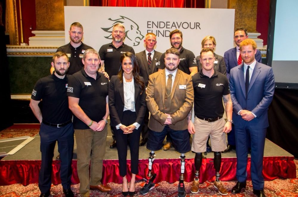 prince harry and meghan pose for a photo with the winners of the endeavour fund awards (kensington palace)