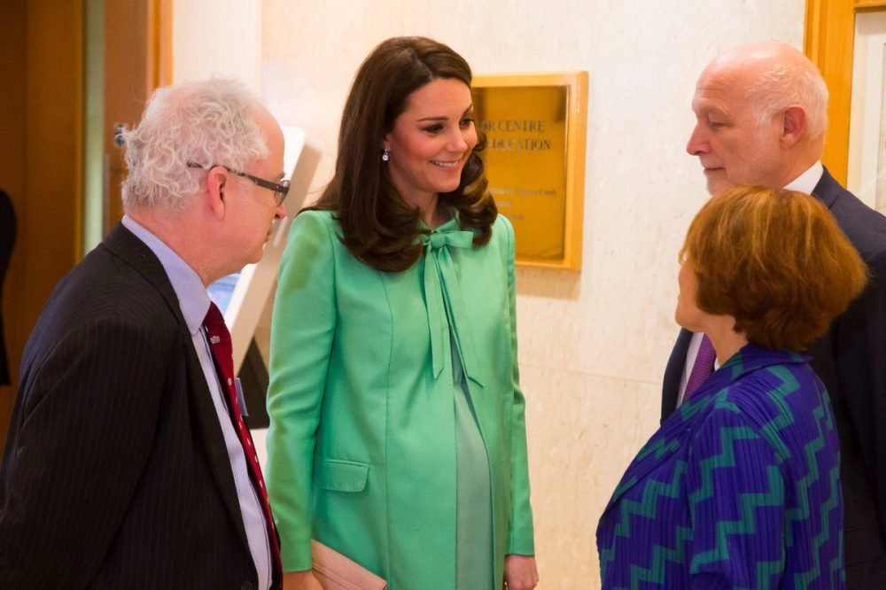 the duchess of cambridge meets with the ceo of anna freud centre - one of her patronages and at the symposium (kensington palace)