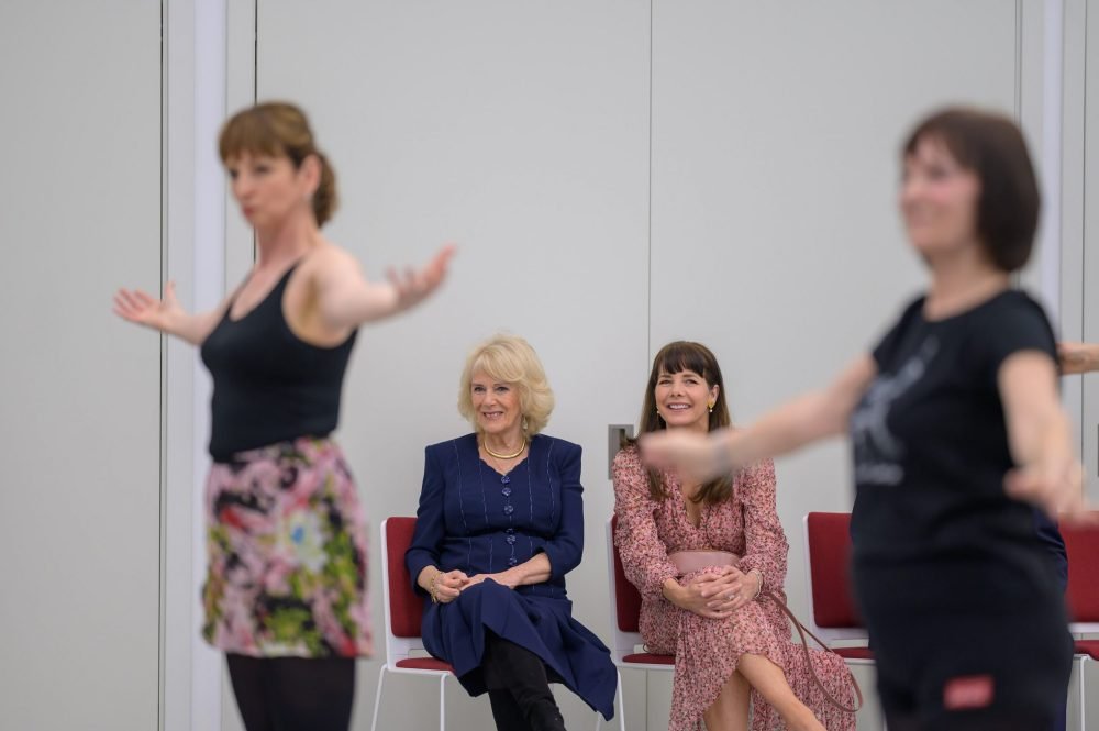 HRH The Duchess of Cornwall observes a Silver Swans class with Dame Darcey Bussell in Linbury Studio, part of the new facilities unveiled today at
the Royal Academy of Dance’s new global headquarters (© David Tett)