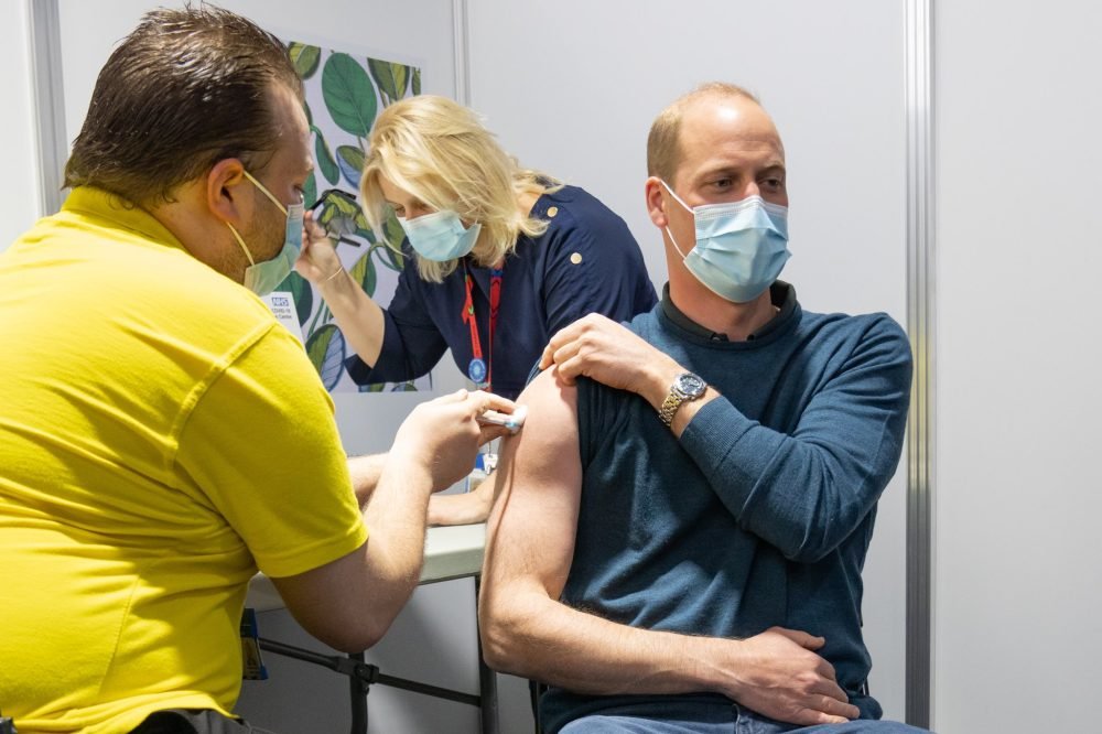 The Duke of Cambridge receives his first covid vaccine (@KensingtonRoyal)