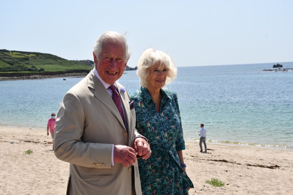 Prince Charles and Camilla arrive on the sunny Isles of Scilly (@ClarenceHouse/Twitter)