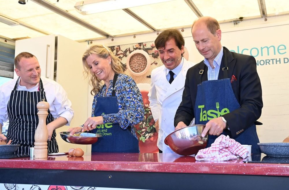 ES4 The couple took part in a cooking competition. (Royal Family).