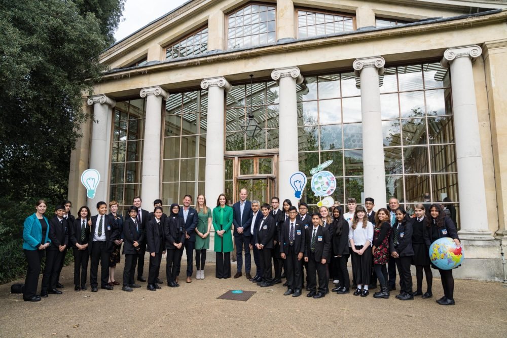 The Duke and Duchess of Cambridge met with school pupils at Kew Gardens (@Earthshot/Twitter)