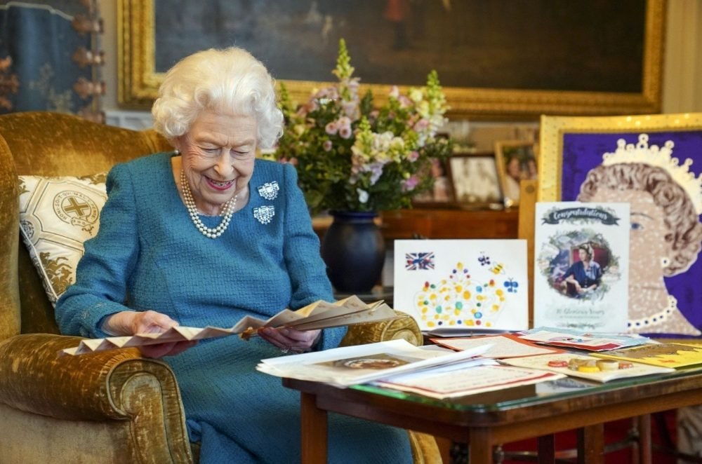 The Queen with a fan belonging to Queen Victoria to mark her Platinum Jubilee