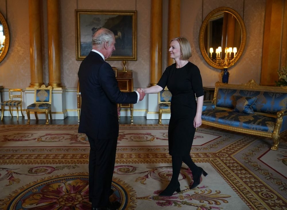 FcPFkU7XoAIBa-U King Charles III met the UK Prime Minister. (@RoyalFamily)