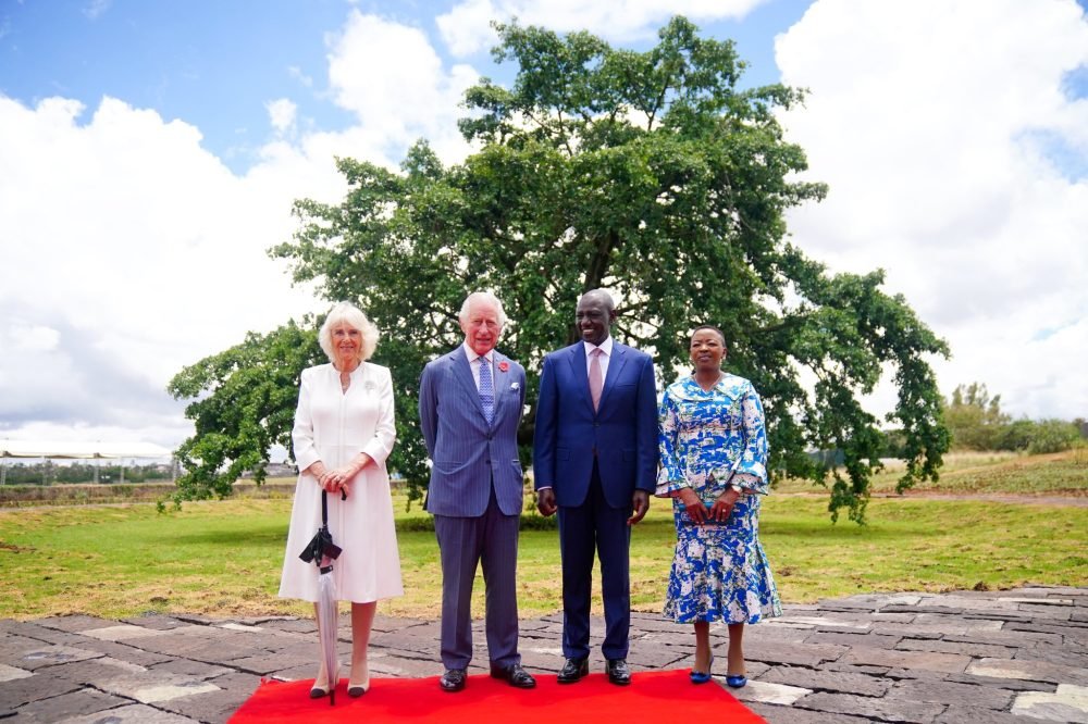 Their Majesties, and the President and First Lady standing in front of the Fig tree. (UK in Kenya).