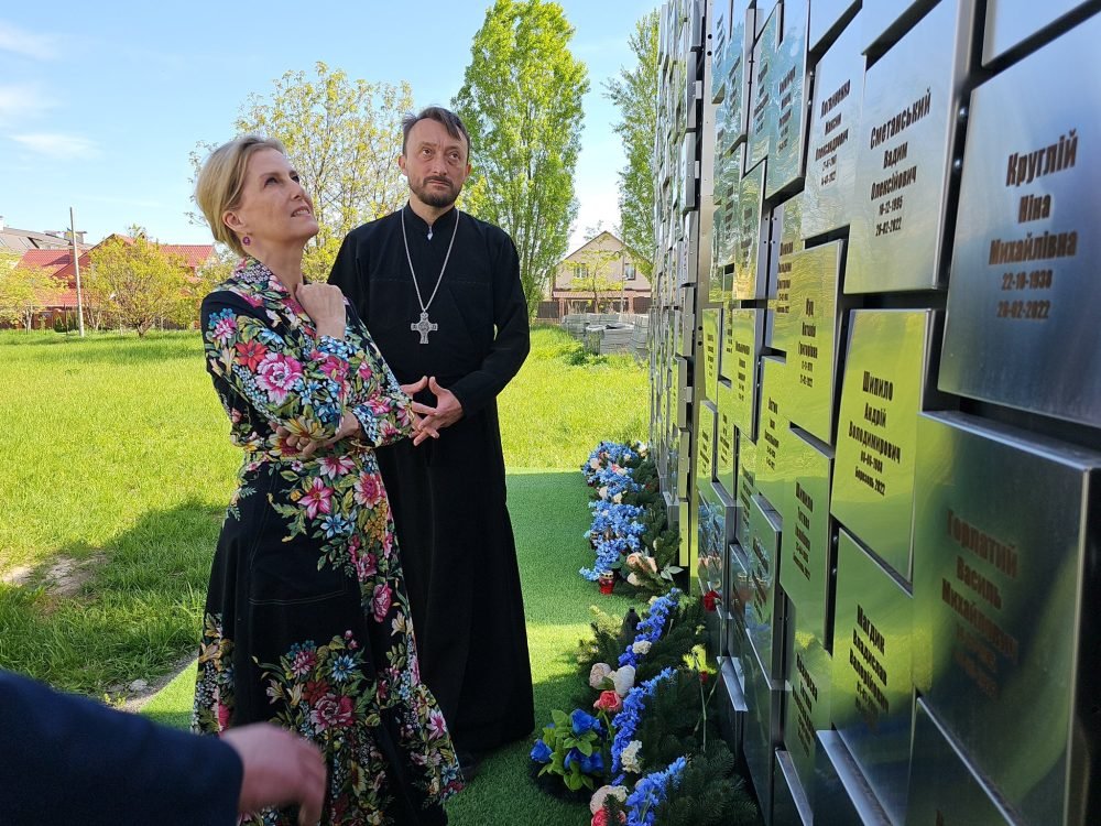 HRH visited Bucha to pay her respects to those who died in attacks. (Royal Family).
