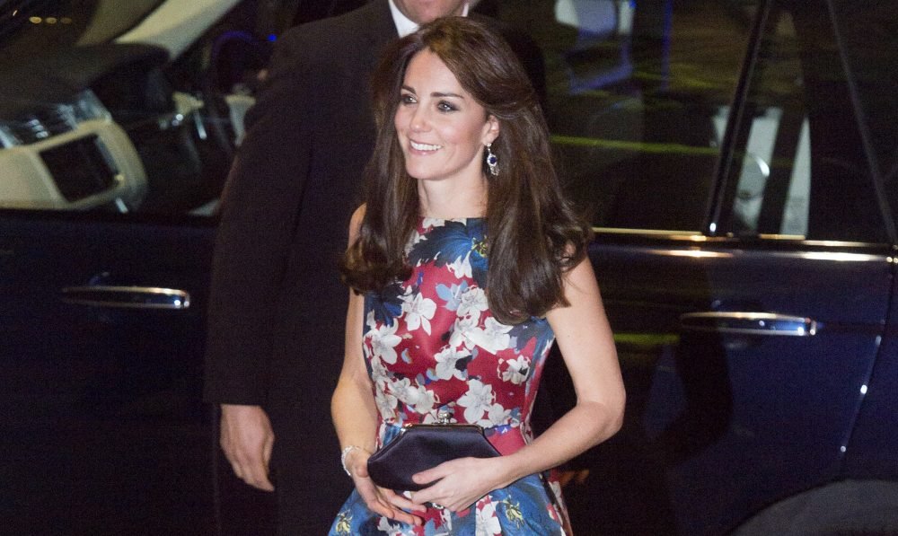 Image ©Licensed to i-Images Picture Agency. 27/10/2015. London, United Kingdom. 

The Duchess of Cambridge arrives at The Victoria and Albert Museum in London, to attend 100 women in Hedge Funds gala dinner in aid of The Art Room.

Picture by Ben Stevens / i-Images