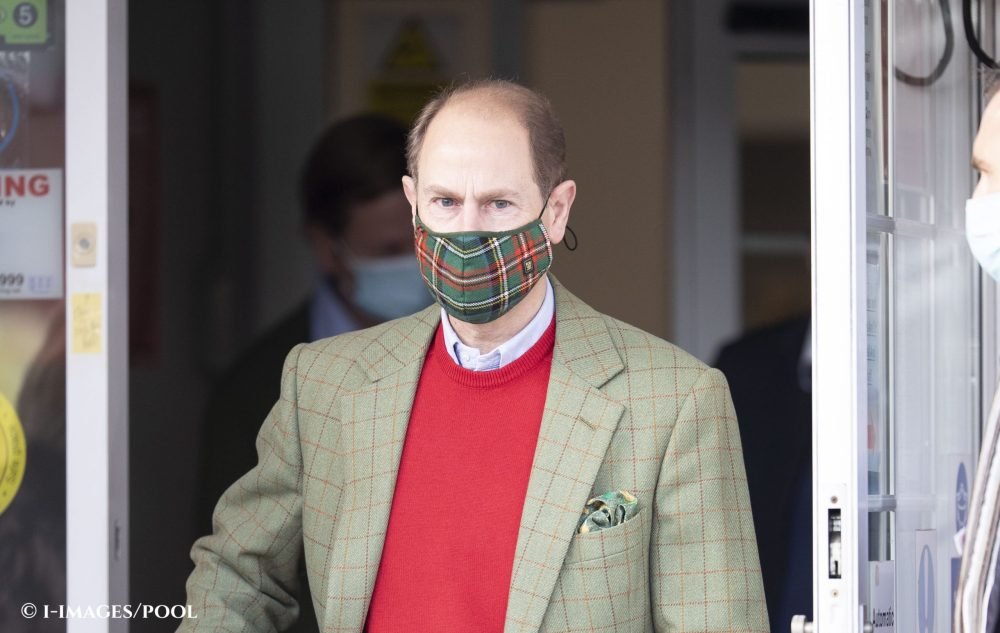 Image Licensed to i-Images Picture Agency. 08/12/2020. Woking, United Kingdom.Prince Edward and Sophie , The Earl and Countess of Wessex  join volunteers to prepare meals. Moorcroft Community Cent. Picture by i-Images/Pool