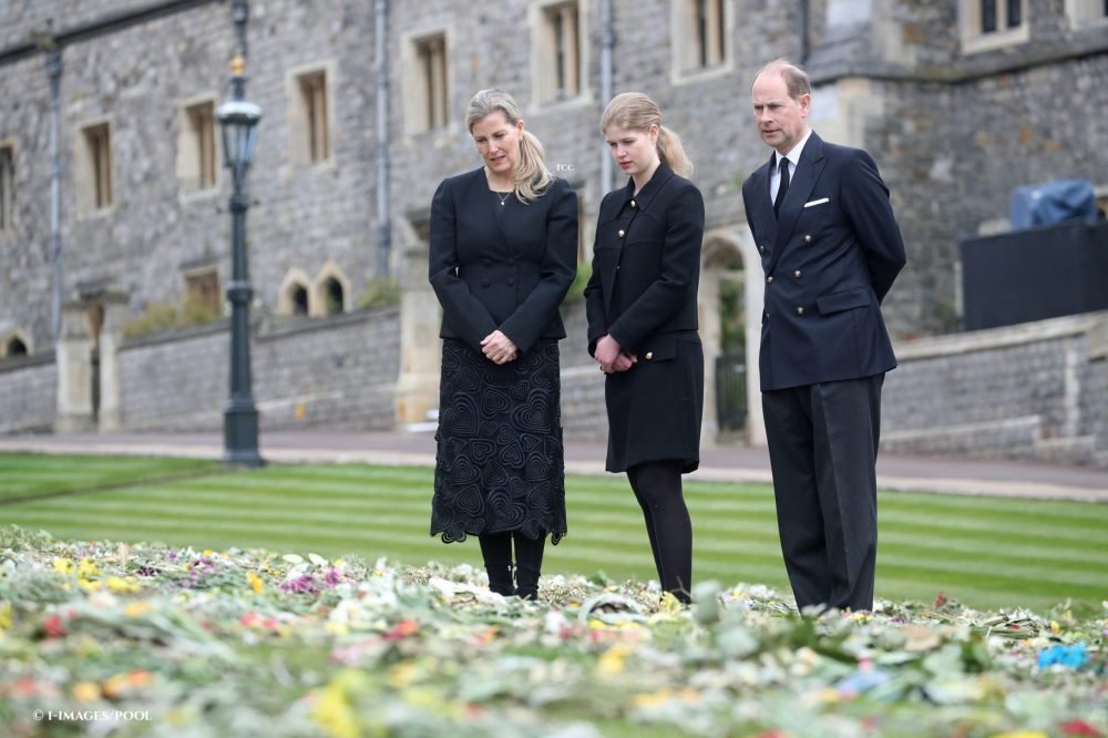 Image Licensed to i-Images Picture Agency. 16/04/2021. Windsor, United Kingdom. Prince Edward and Sophie, the Earl and Countess of Wessex and their daughter Lady Louise Windsor view floral tributes at Windsor Castle on the eve of Prince Philip, the Duke of Edinburgh's funeral.
Picture by  i-Images / Pool