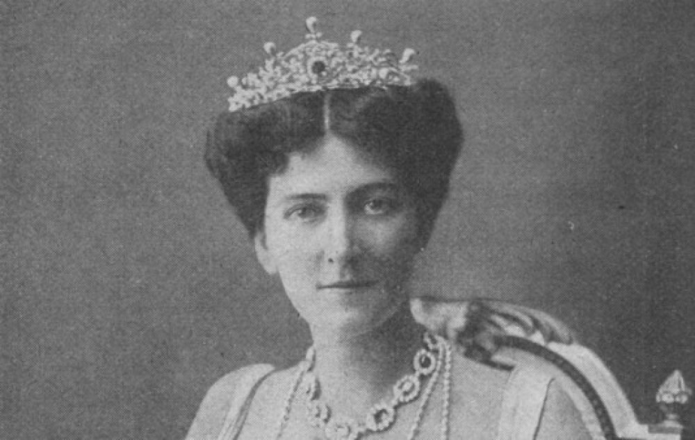 Mary Curzon. via Wikimedia Commons