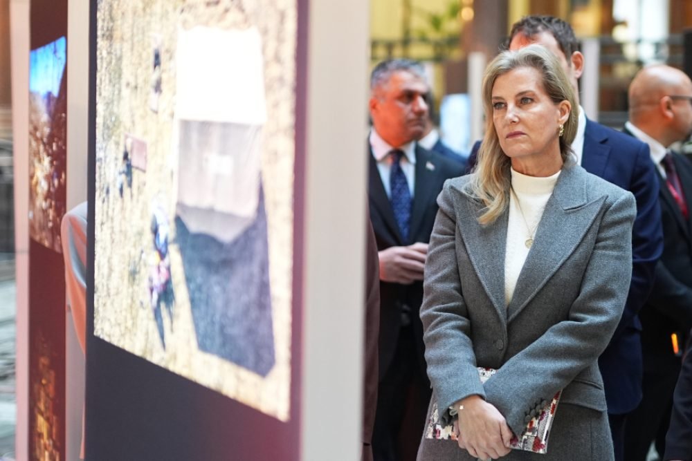 The Duchess viewed 'The Women Who Beat ISIS' exhibition. (Royal Family)