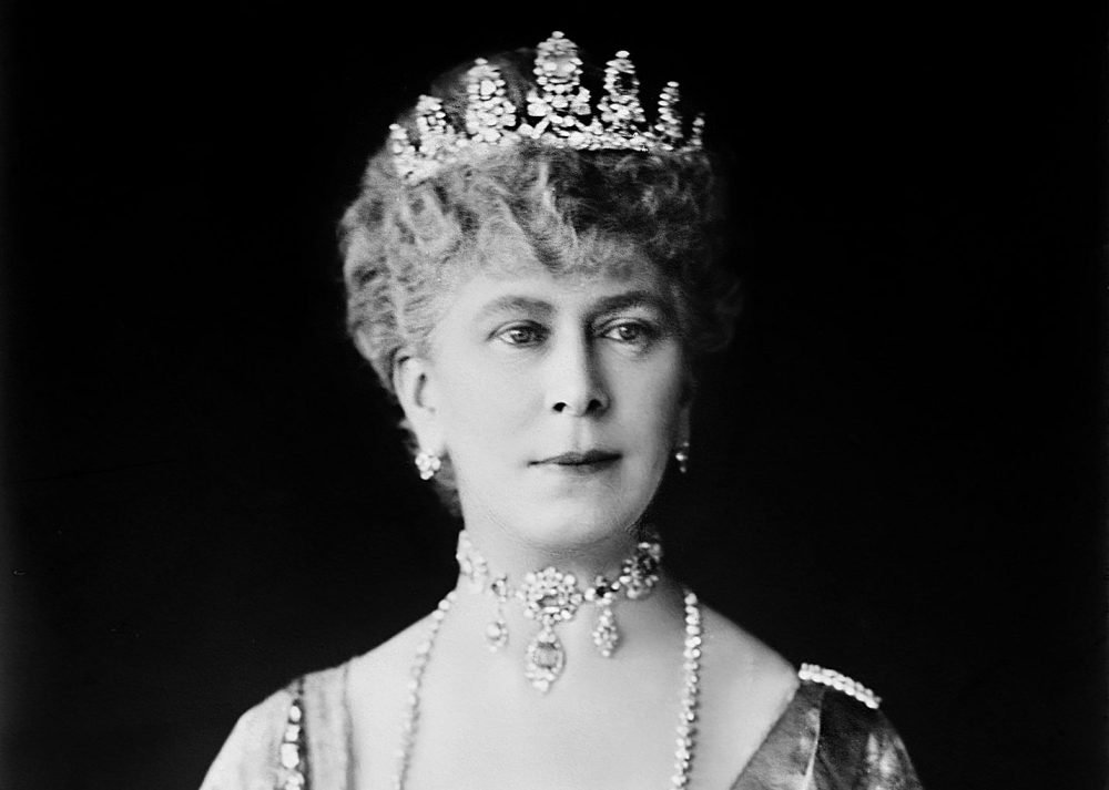 Queenmaryformalportrait_edit3