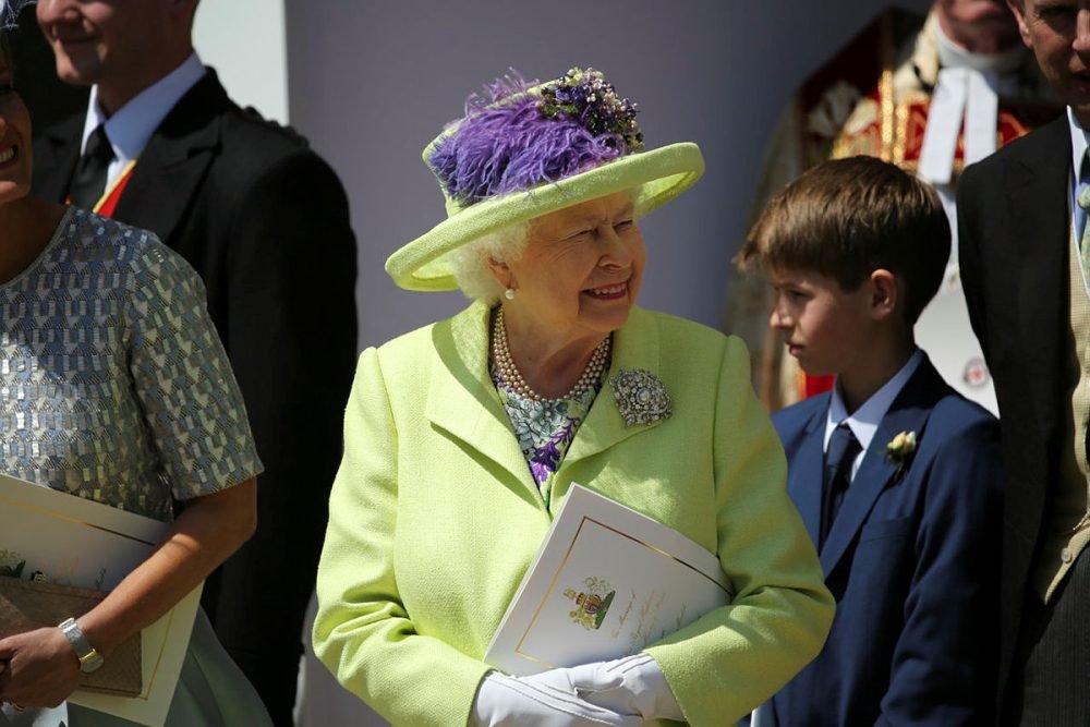 The Richmond Brooch as seen on Elizabeth II. (Defence Imagery).