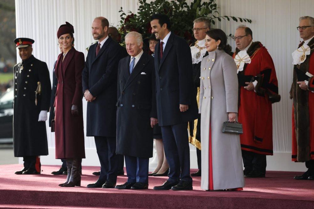 Pictured: His Majesty The King and The Amir of the State of Qatar, His Highness Sheikh Tamim bin Hamad Al Thani wait to inspect a Guard of Honour formed of 1st Battalion Welsh Guards on Horse Guards Parade ground today.

The Amir of the State of Qatar, His Highness Sheikh Tamim bin Hamad Al Thani, accompanied by Her Highness Sheikha Jawaher bint Hamad bin Suhaim Al Thani, has accepted an invitation from His Majesty The King to pay a State Visit to the United Kingdom from Tuesday 3rd December to Wednesday 4th December 2024.


In attendance were HRH The Prince of Wales and Princess of Wales, Prime Minister Keir Starmer, Secretary of State for Foreign, Commonwealth and Development Affairs, David Lammy, Admiral Sir Tony Radakin KCB ADC Chief of the Defence Staff, Admiral Sir Ben Key KCB CBE ADC First Sea Lord and Chief of Naval Staff, General Sir Roly Walker KCB DSO Chief of the General Staff, Air Chief Marshal Sir Richard Knighton KCB ADC FREng Chief of the Air Staff, and General Officer Commanding, London District, Major General James Bowder. (Defence Imagery)