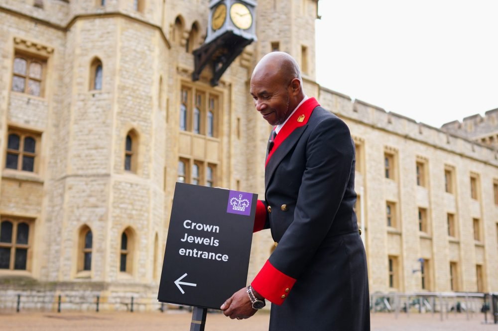 Warden at Tower of London - landscape wide 2 (c) Historic Royal Palaces