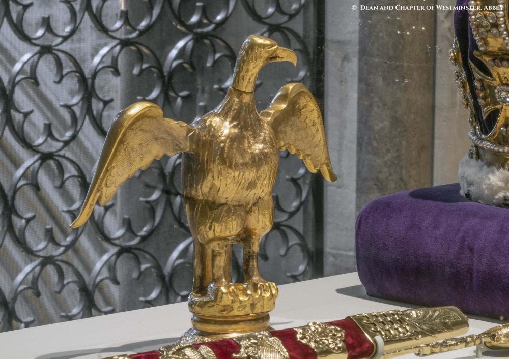 Replica regalia
ampulla
St Edward crown, orb,
Imperial state crown
TIF version