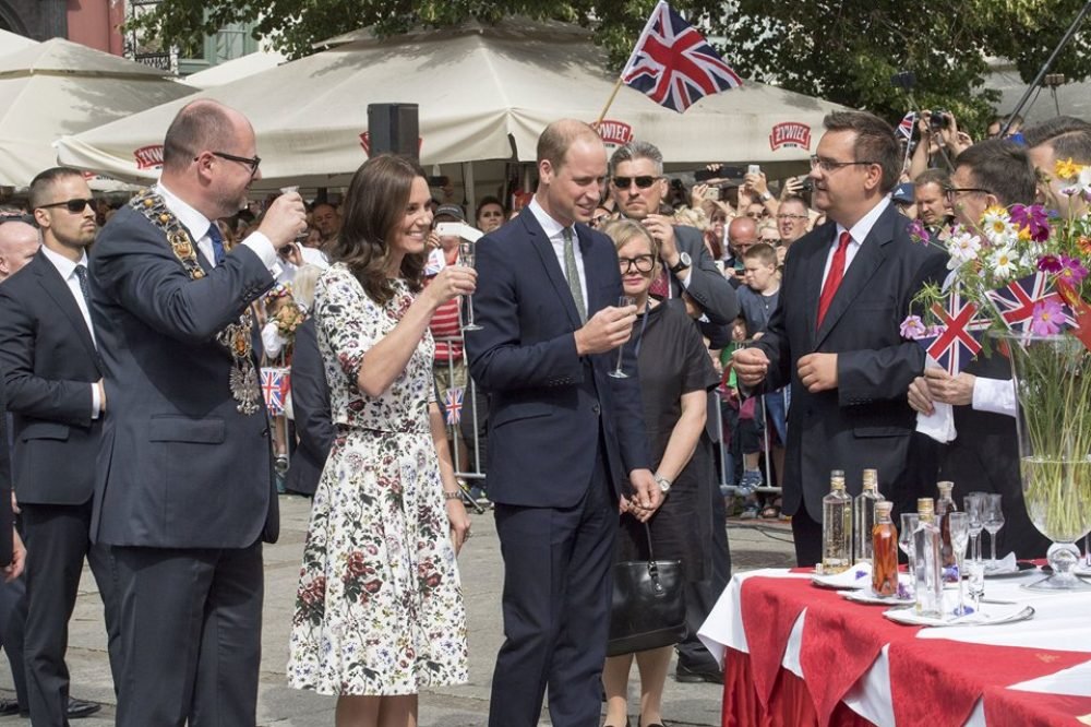 William and Catherine raise a toast of local liqueur at a market in Gdansk C/ Kensington Palace