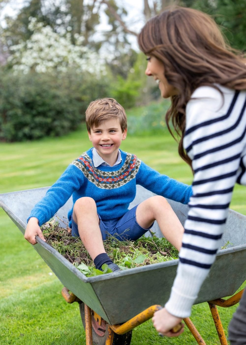 Prince Louis pictured in a wheelbarrow with his mother, The Princess of  Wales. (Kensington Palace).