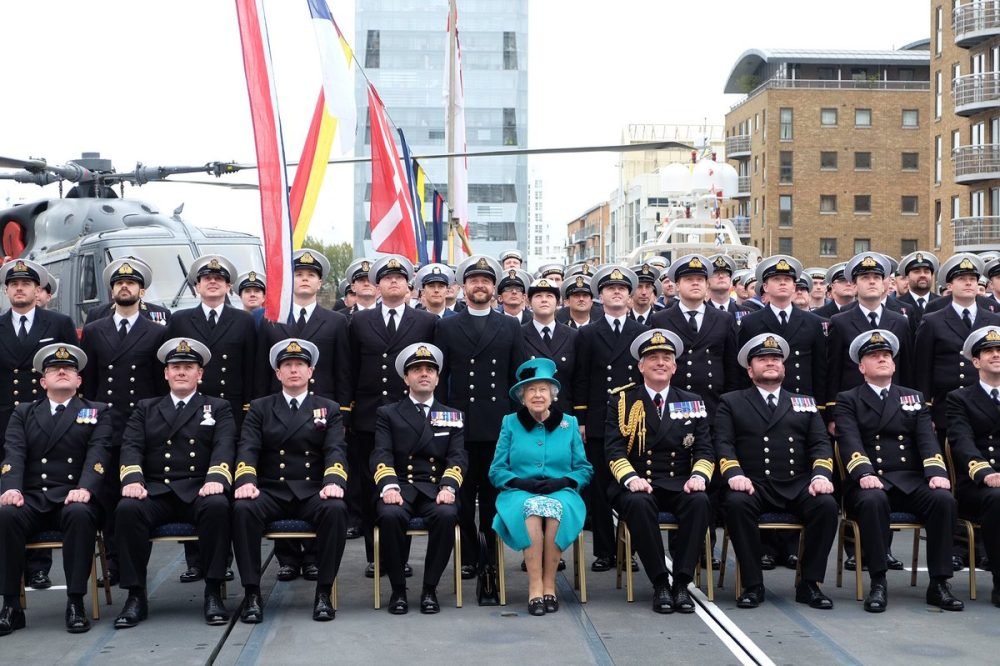 The Queen visited HMS Sutherland to mark the vessel's 20th anniversary (C/ @RoyalFamily Twitter)